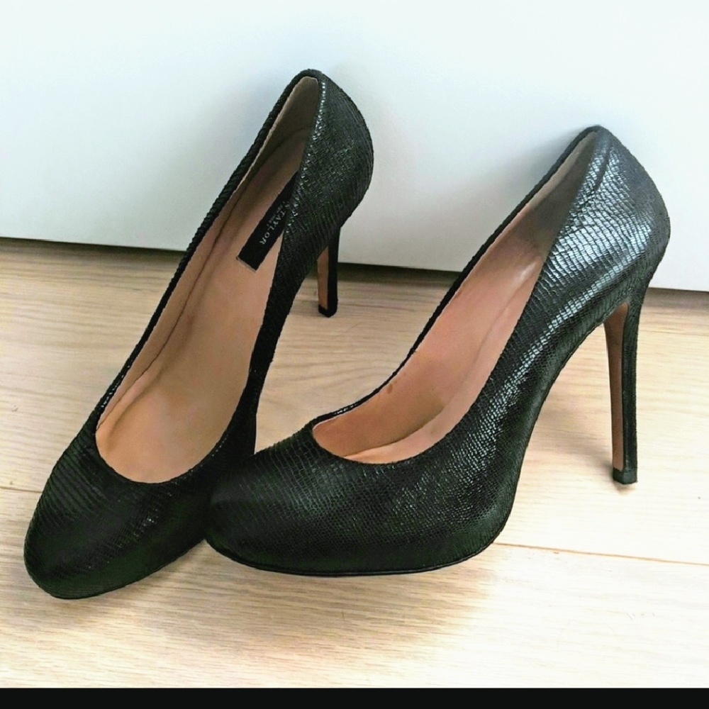 Ann Taylor Black leather platform pumps